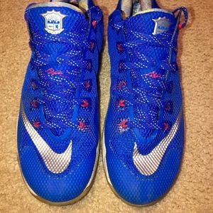 Limited NIKE LEBRON 12 World Tour 812560-406